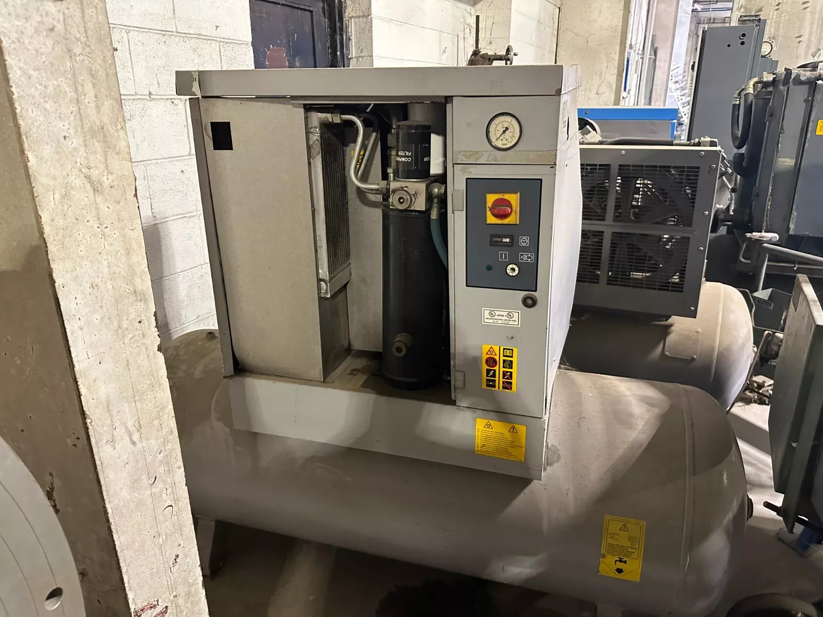 USED 10 HP CHICAGO PNEUMATIC QRS10 ROTARY SCREW AIR COMPRESSOR (AS-IS / PARTS)