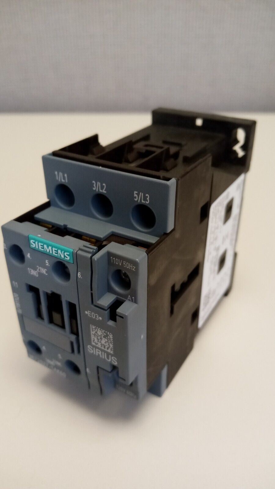 Siemens 3RT2027-1AK60 IEC Magnetic Contactor- New Old Stock