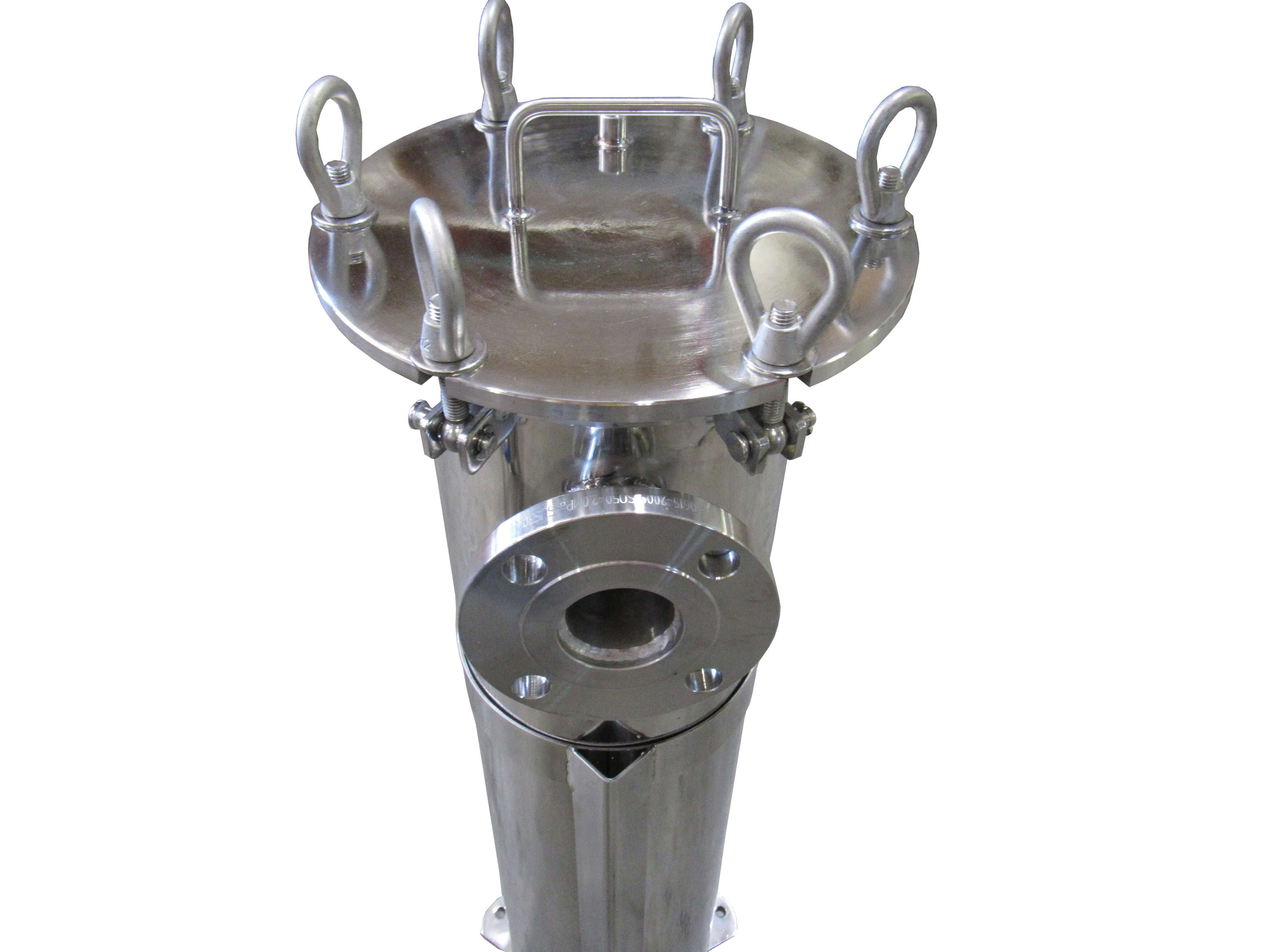 Bolt-down top bag filter housing with flange connection